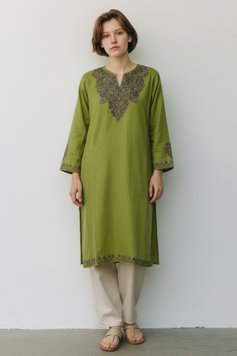 Kashmiri Aari Embroidered Woollen Pheran – Light Green
