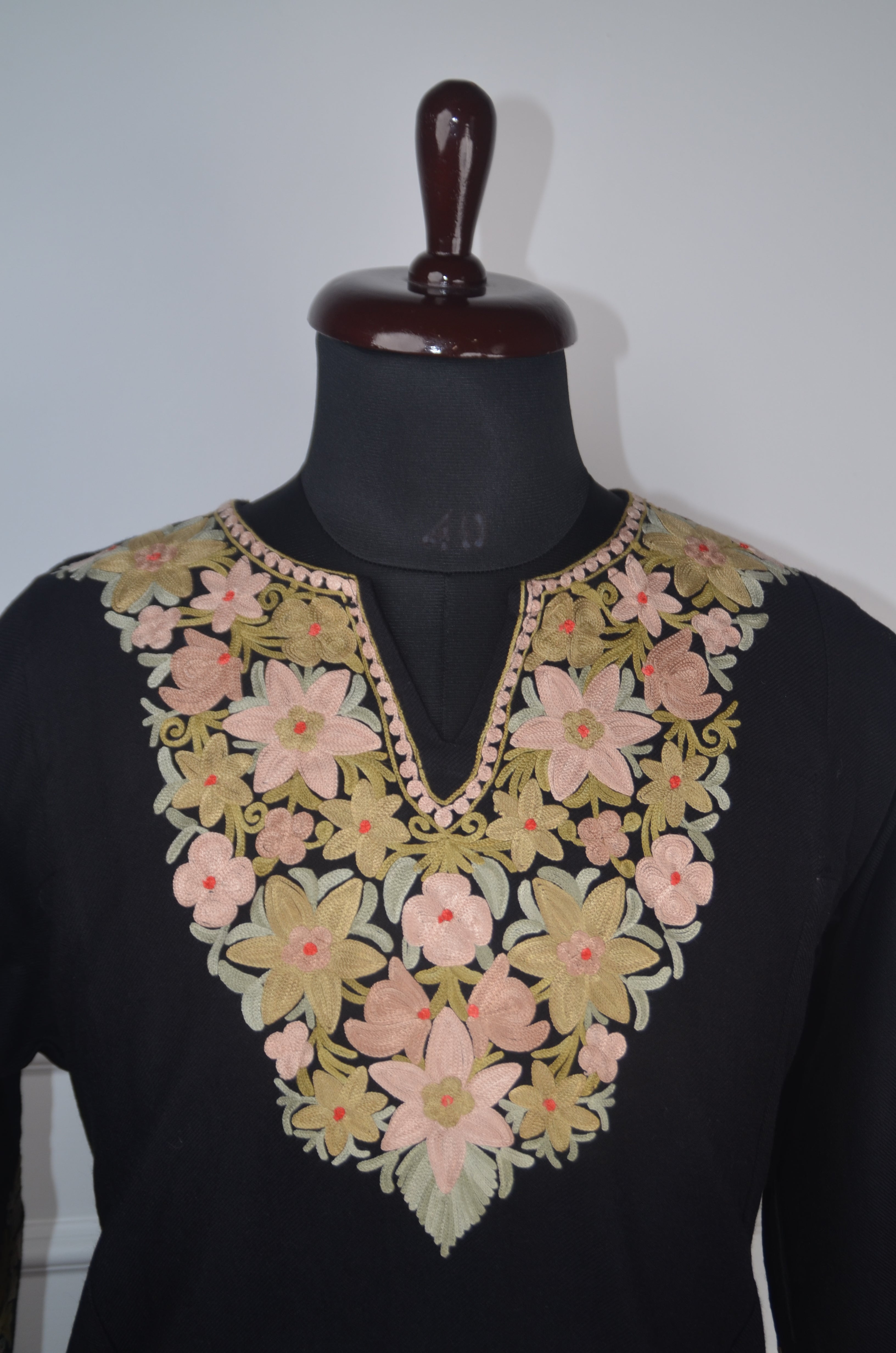 Kashmiri Light Pink & Brown Aari Embroidered Woollen Pheran – Black