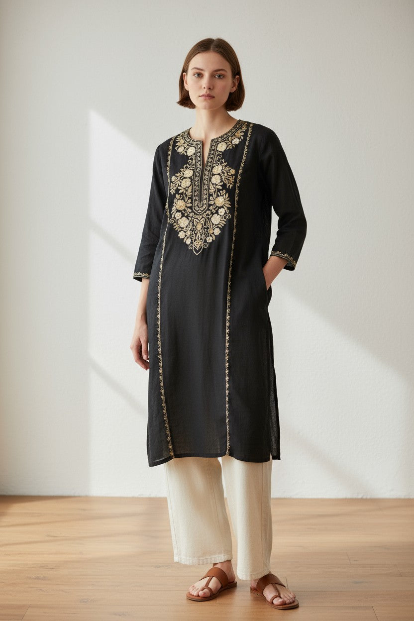 Kashmiri Aari Embroidered Woollen Pheran – Black