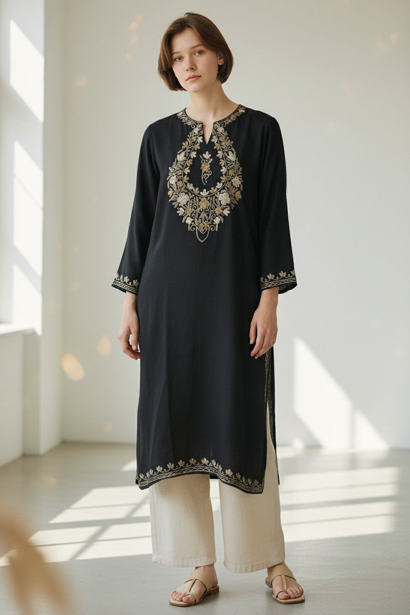 Kashmiri Aari Embroidered Woollen Pheran – BLACK